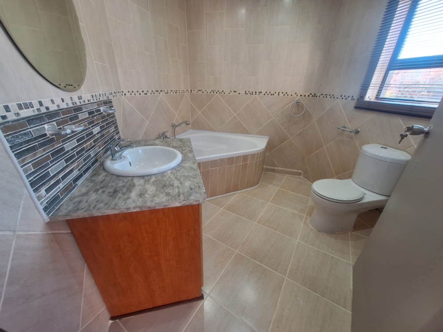 5 Bedroom Property for Sale in Roylglen Gardens Northern Cape
